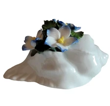 Vintage Collectable Aynsley Bone China Flowers In Shell