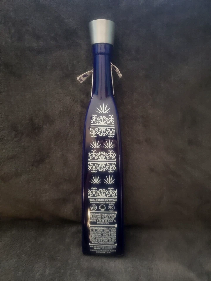 Quemador de incienso botella de tequila vacía Casa Maestri sin desorden cenicero Foto 2 de 4