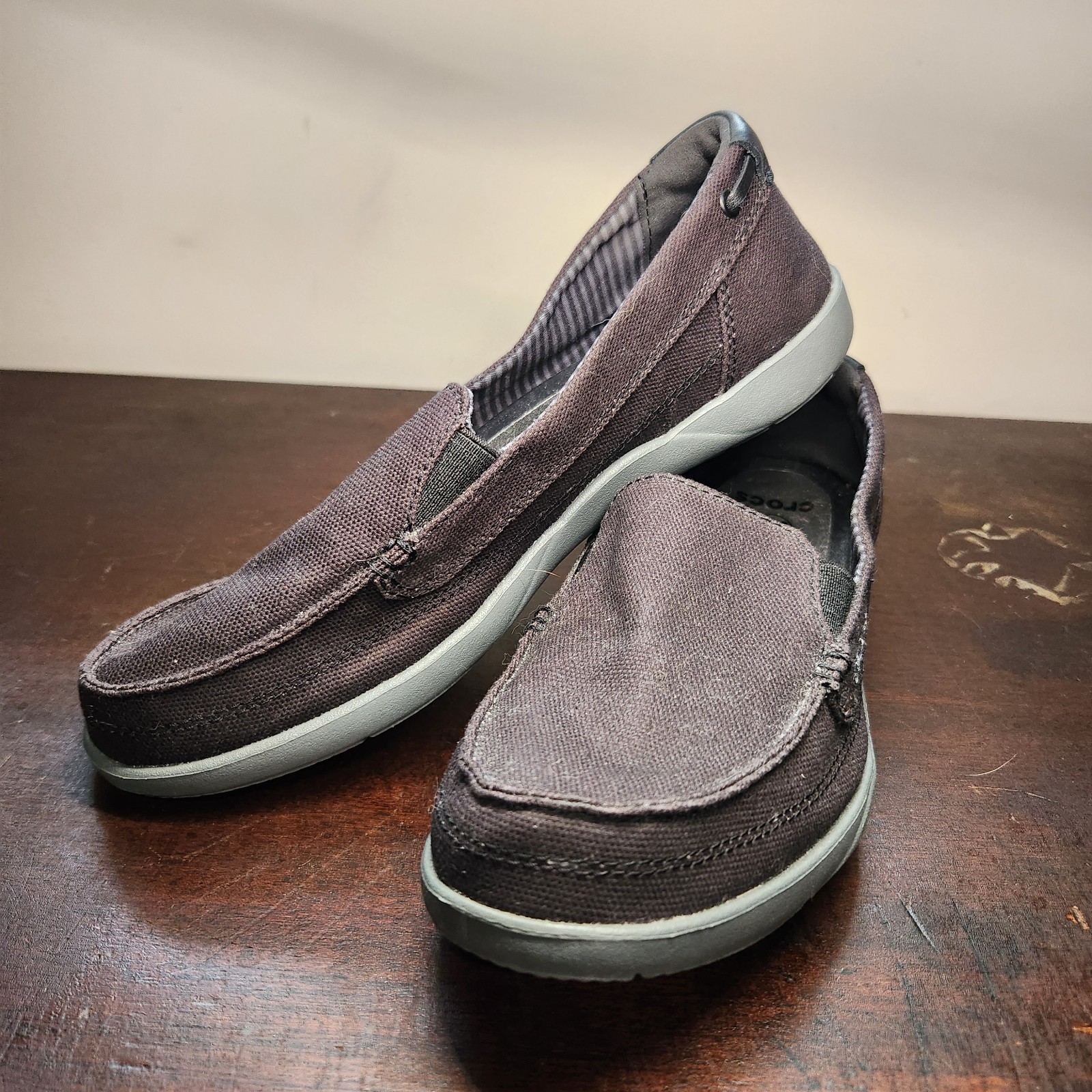 Crocs Womens Walu Black Canvas Slip On Loafers Size 9-image