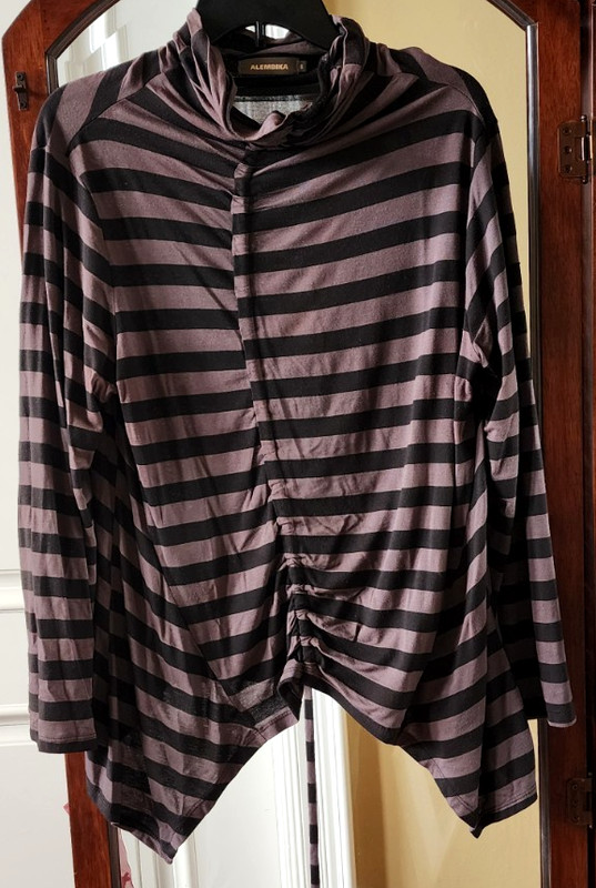 Alembika Black/Brown Turtleneck Top Blouse Size Fits Up to US L/12
