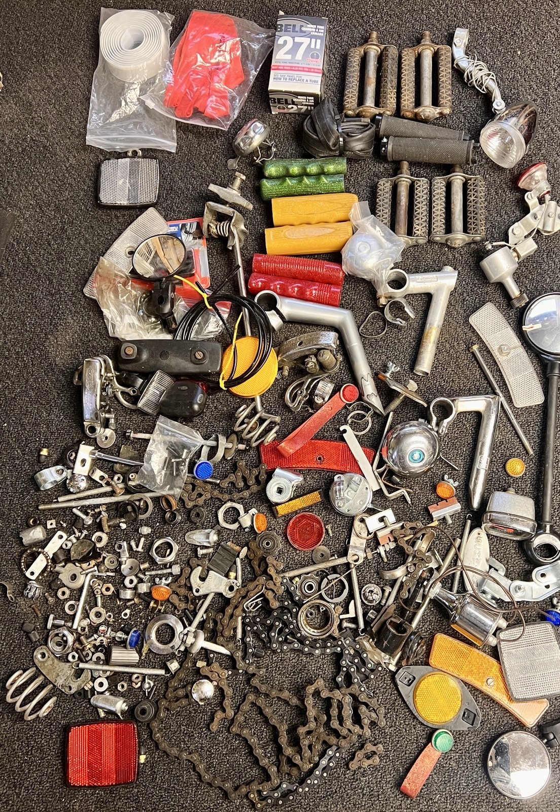 Lrg. Lote de piezas de bicicleta aprobadas Schwinn años 60 70 y varias piezas de marca