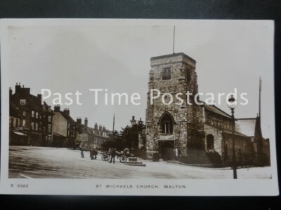 Alte RPPC St. Michaels Kirche, Malton, zeigt Marktplatz & Pferd & Wagen Lieferung