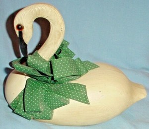 WHITE SWAN  GLASS EYES  DOOR STOP / FIGURINE COMPOSITE 6"/ HEAVY Weighs 1.75lb