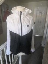 Nike Women's Running Jacket Lightweight, Size L Black And White