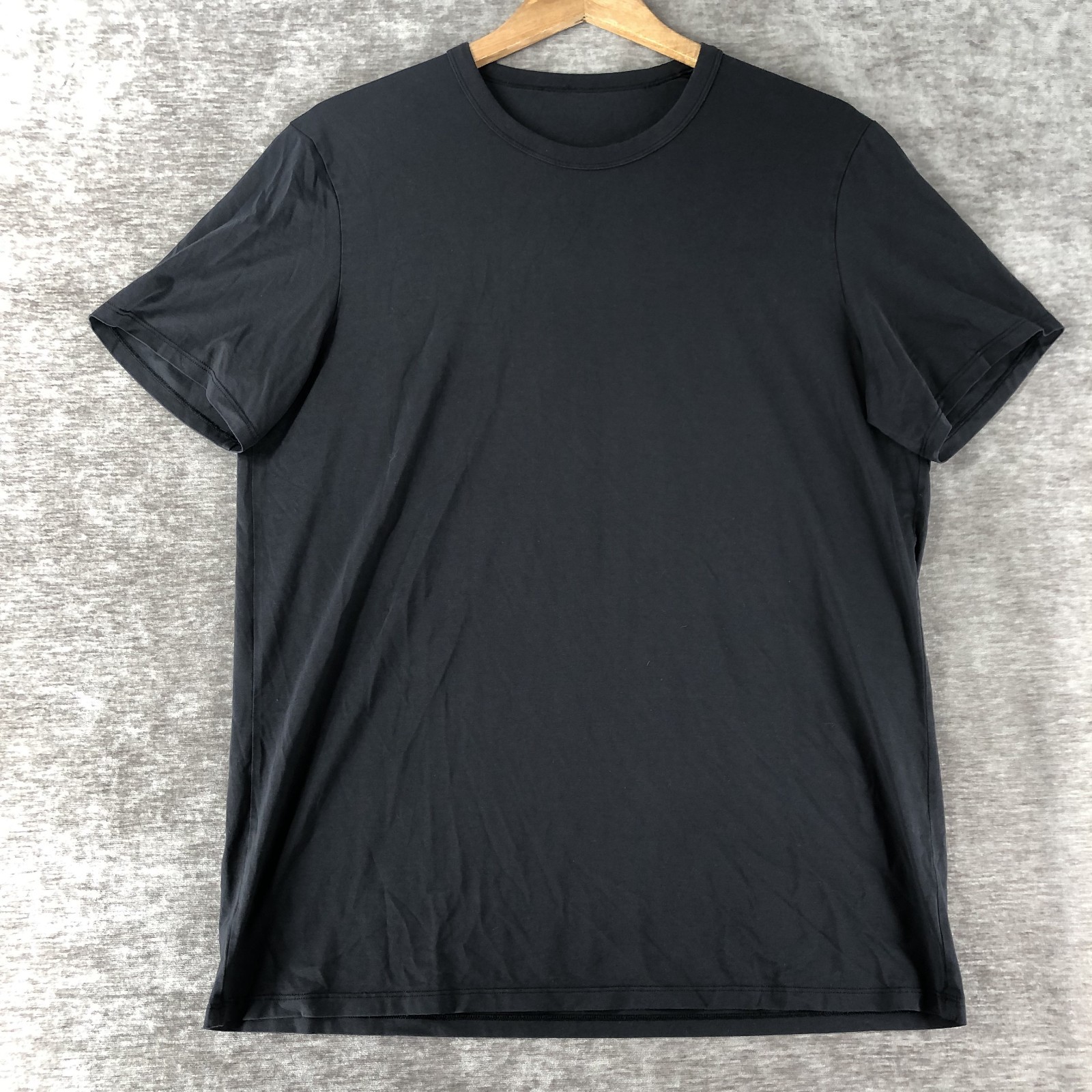 Lululemon Men's Basic Solid Black T-Shirt Pullove… - image 1