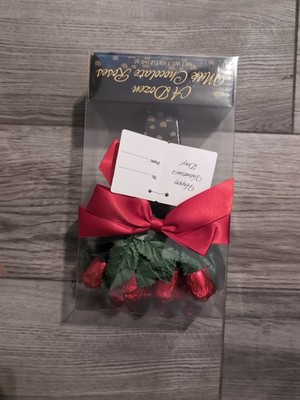 Valentine s Day Chocolate Rose Gift Box   12 Milk Chocolate Roses with Tag & Rib