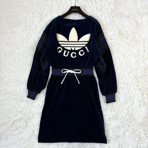 Abito Gucci Adidas in buone condizioni velluto linea sherry logo grande bianco navy scuro