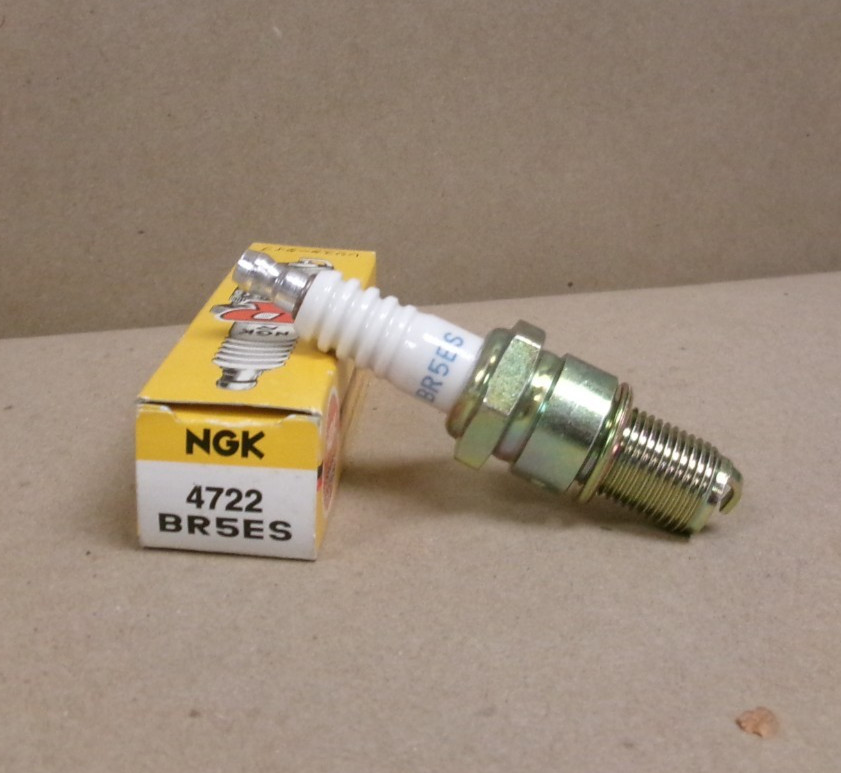 New NGK 4722 BR5ES Spark Plug
