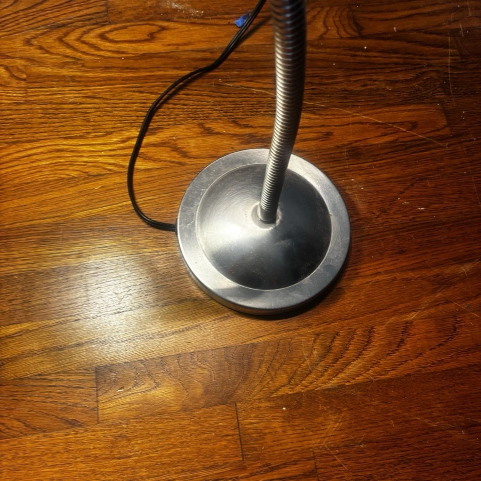 Снятая с производства настольная лампа формата Ikea матовый никель сталь Gooseneck A0301 Y2K - Изображение 4 из 4