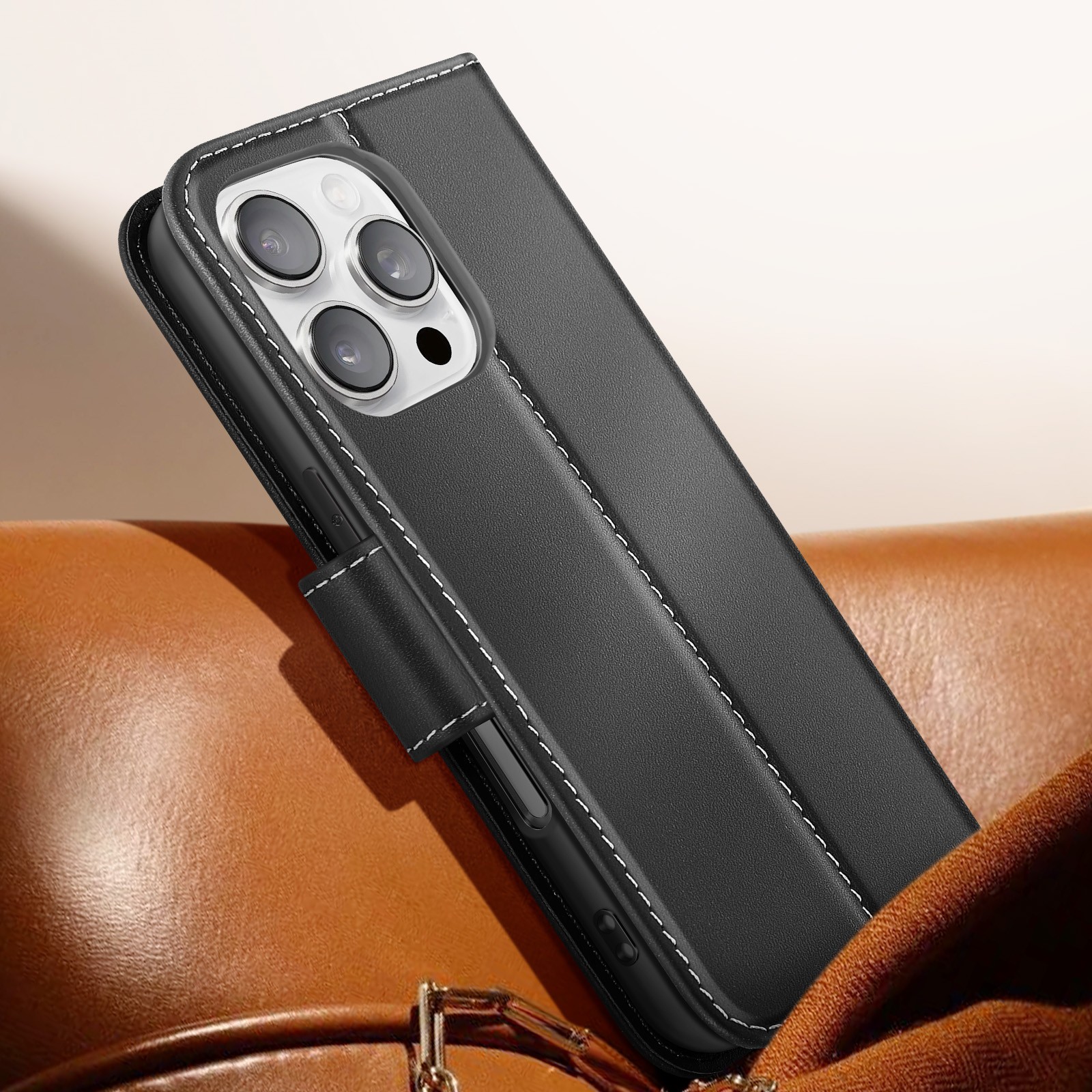 Housse iPhone 16 Plus en cuir : le compagnon idéal pour vos déplacements