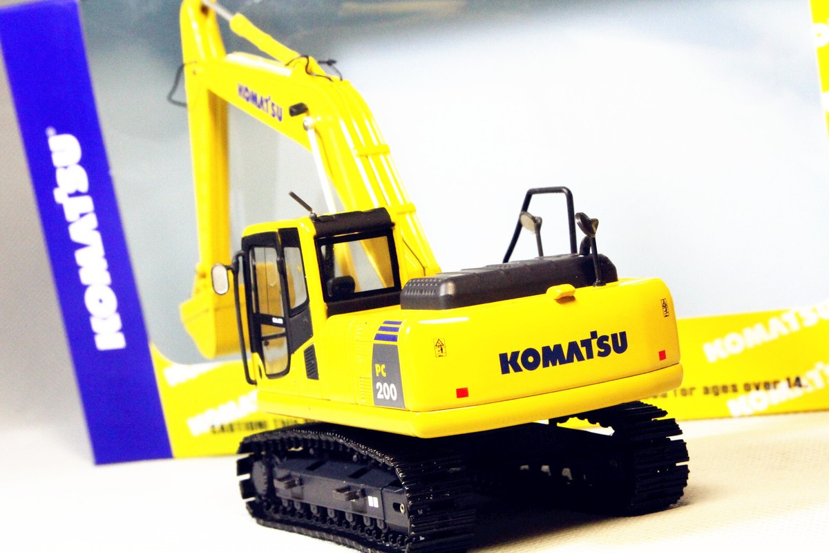 ミニカー KOMATSU PC200 1/50 Amazon.com: Komatsu PC200-6 Excavating Machinery 1/50