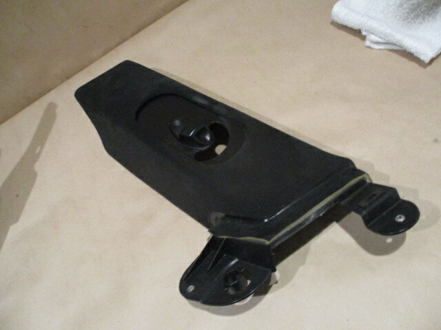 Maserati GranTurismo 09 4,7 F1 - LH Center B-Pillar Trim (Black) P/N 68427900