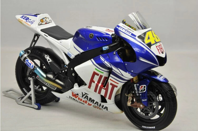 YAMAHA YZR-M1 VALENTINO ROSSI CAMPEON MUNDIAL 2008