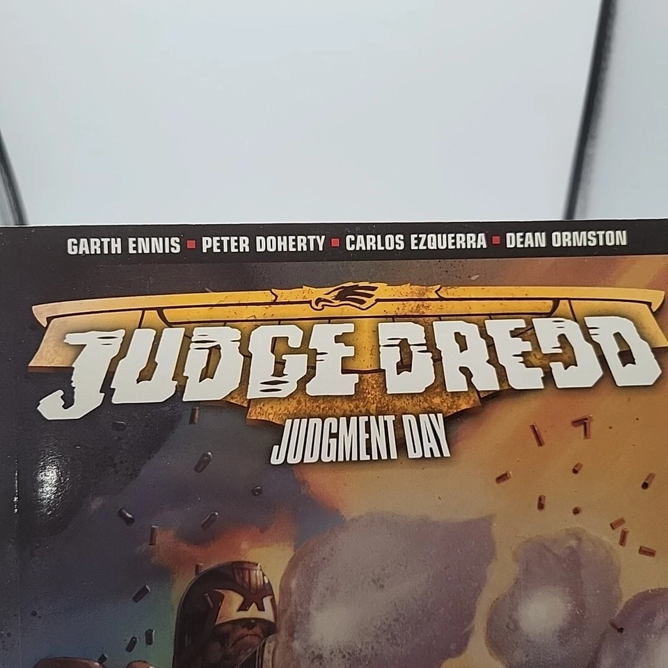 Judge Dredd: Judgment Day 作者 Garth Ennis,TPB 图画小说 — 第 2/4 张图片