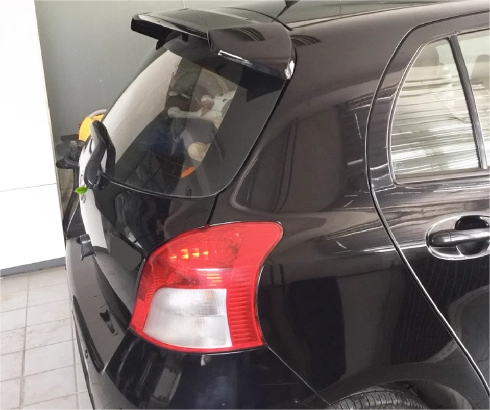 Alerón estilo fábrica para Toyota Yaris Hatchback 2006-2011 5 puertas negro brillante Foto 2 de 4