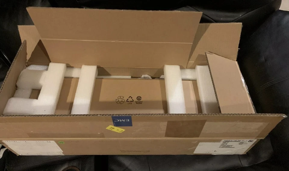 EMC 105-000-410-01 ECS Blade Nodes S2600JF - 64GB RAM, 2x E5-2609 v2 CPU, 10GbE - Image 2 of 4