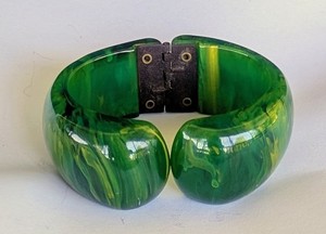 Rare Vintage Swirl Green Yellow Bakelite Clamper Bracelet
