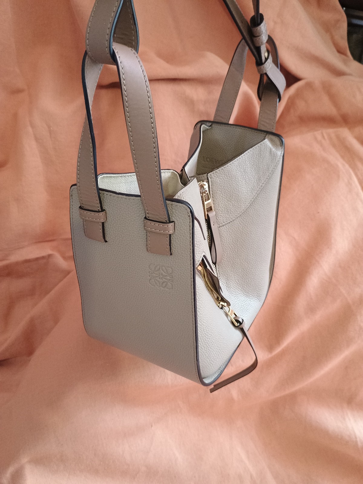 Loewe Hammock bag in Soft grained Calfskin Detachable, Cross body, hand carry