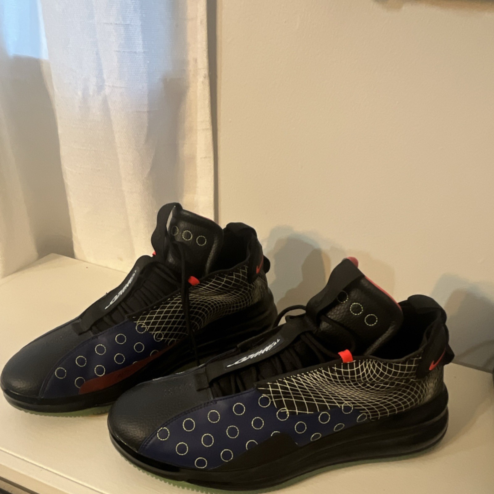 Nike Air Max 720 Saturn Black Blue Red High Top Basketball Lace Up