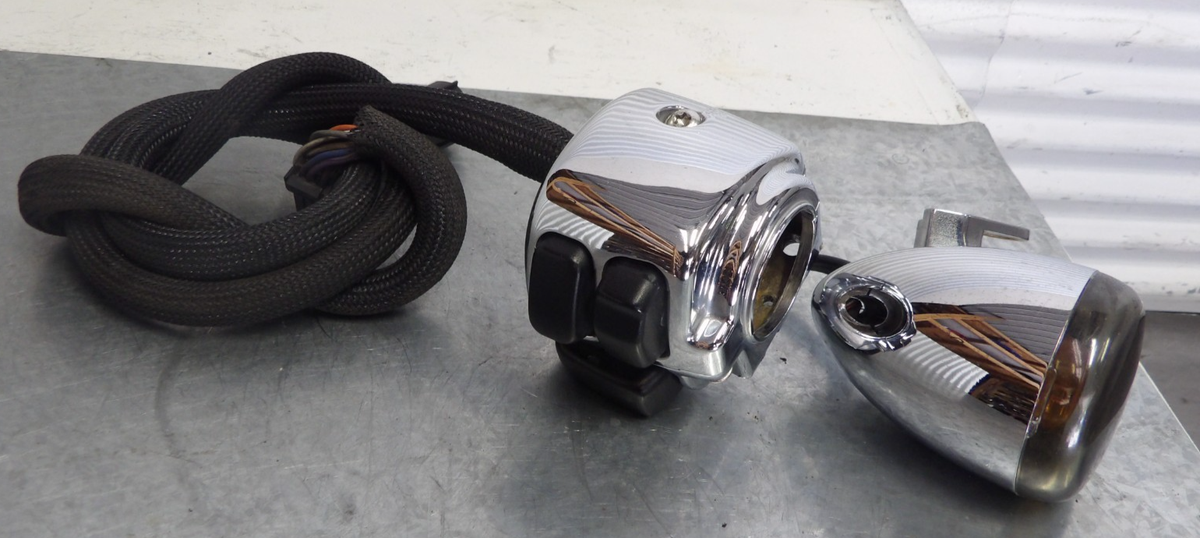 09 Harley Dyna Fat Bob FXDF right handlebar control start switch w/ turn  signal