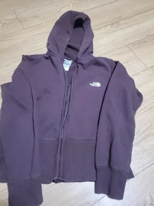 burgundy north face hoodie