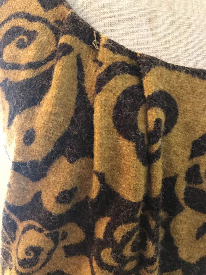 Mini Vestido Suéter Talla M Marrón y Mostaza Foto 3 de 4