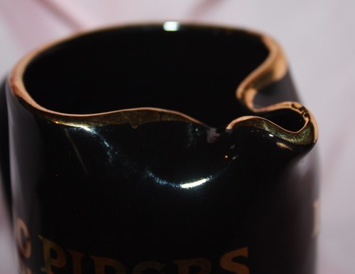 USED 100 PIPERS SEAGRAM BLENDED SCOTCH WHISKEY 24 OZ. CERAMIC PITCHER - Picture 5 of 8