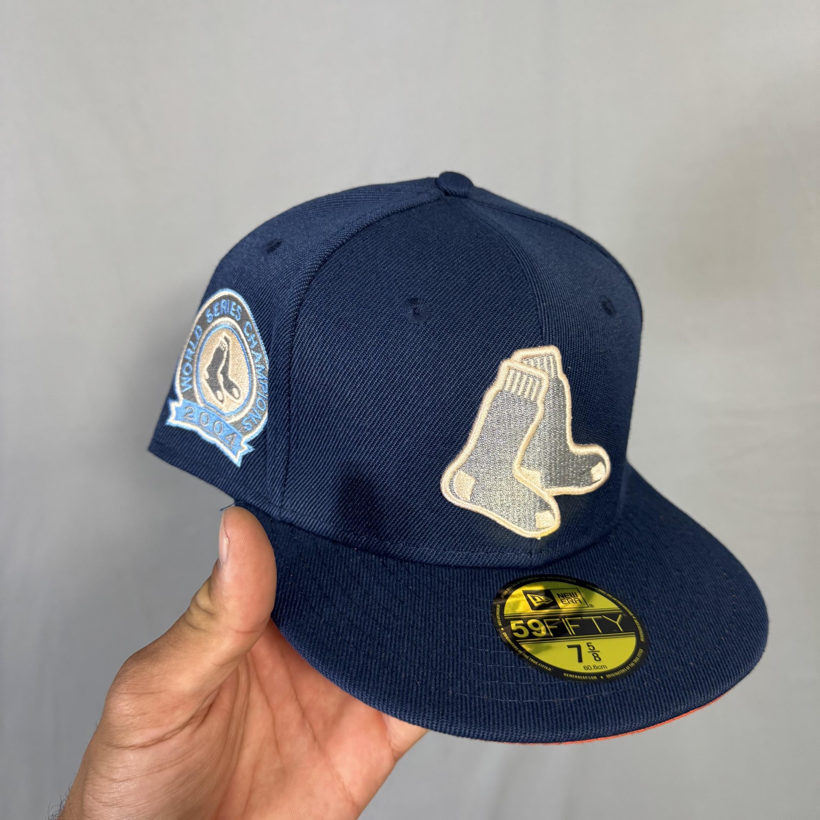 Boston Red Sox Hat Cap Fitted Mens 7 5/8 MLB Baseball 2004 World Series New Era