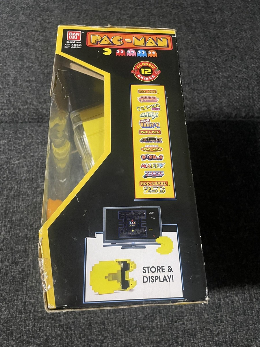 Pac-man Plug & Play 12 Classic Games Bandai Namco & Display