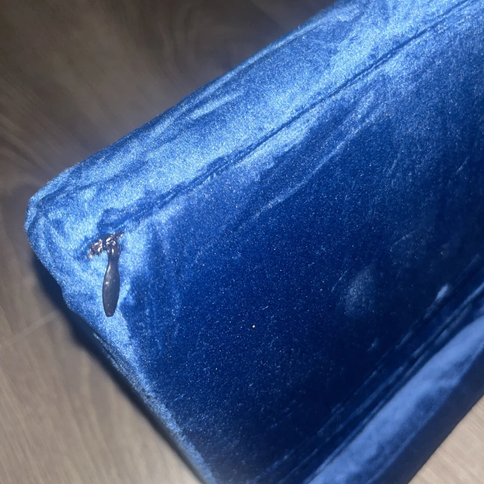 Tablet Stand with Sponge Pillow for iPad, Samsung, Huawei, Xiaomi, Tablet Holder - Image 4 of 4