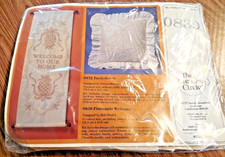 NIP Creative Circle Candlewick Embroid Kit 0839 "Pineapple Welcome" Banner 9x25