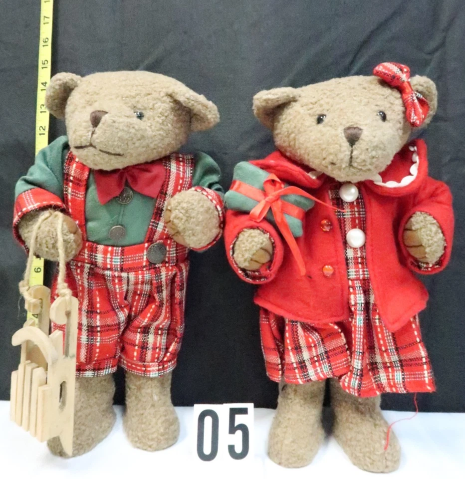 2 Valerie Parr Hill Bären kariert 15" Weihnachtsbären mit Schlitten gebraucht QVC nicht mehr produziert