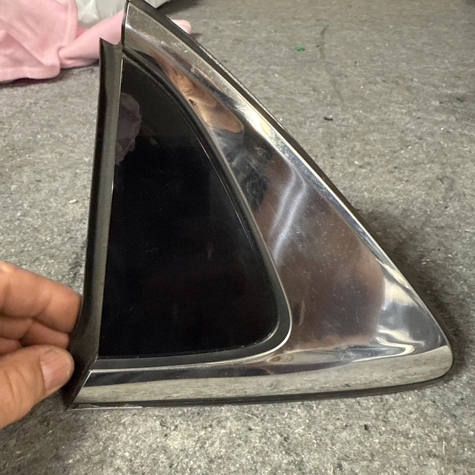 Mazda 2014-18 6 cuartos diestro panel moldura esquina ventana moldura OEM GJR9-50N10-K5012 Foto 3 de 4