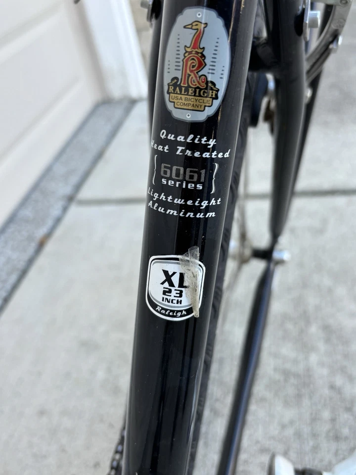 Men’s Raleigh C40 XL 23” Frame Comfort Hybrid Bike in amazing condition. - Image 3 of 4