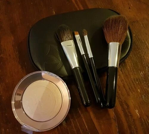 Pennelli e applicatori Yves Rocher per il make up