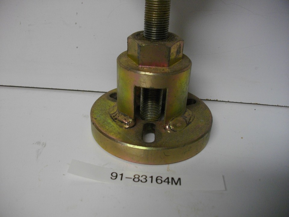 Mercury Marine Quicksilver 9183164M outboard flywheel puller lift eye