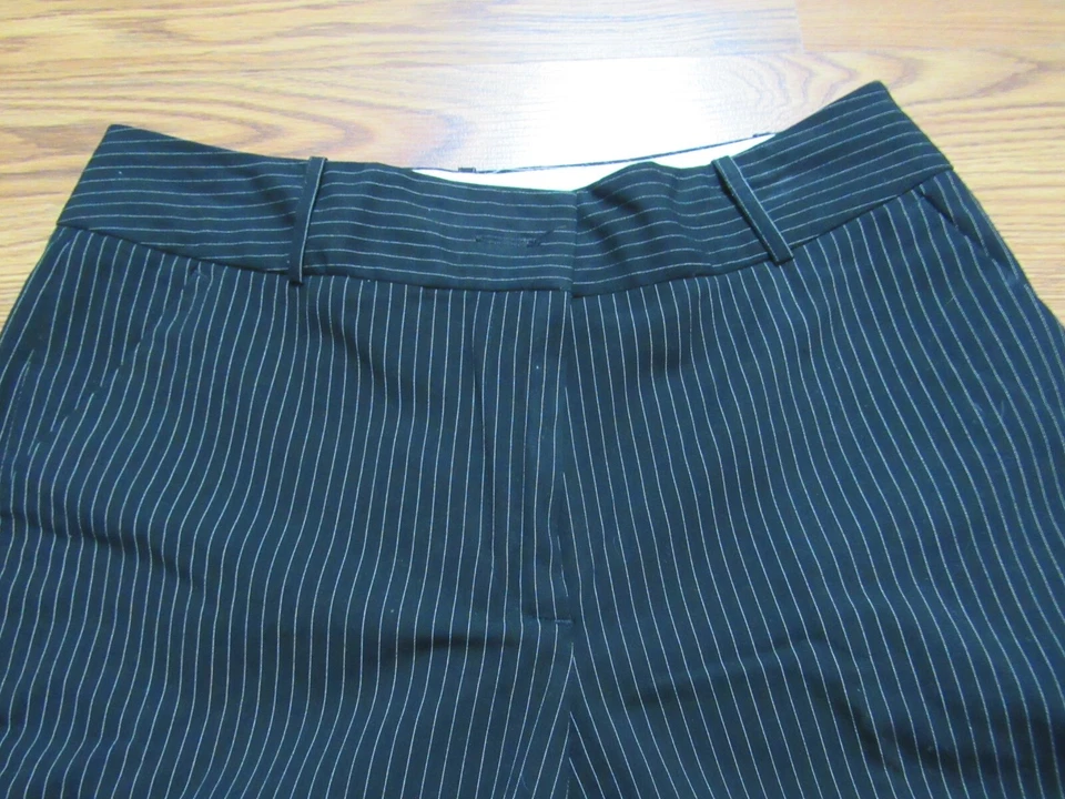 WORTHINGTON, BERMUDA MUJER NEGRO/BLANCO POLI FRONTAL PLANO RAYAS, TALLA 4 Foto 3 de 4