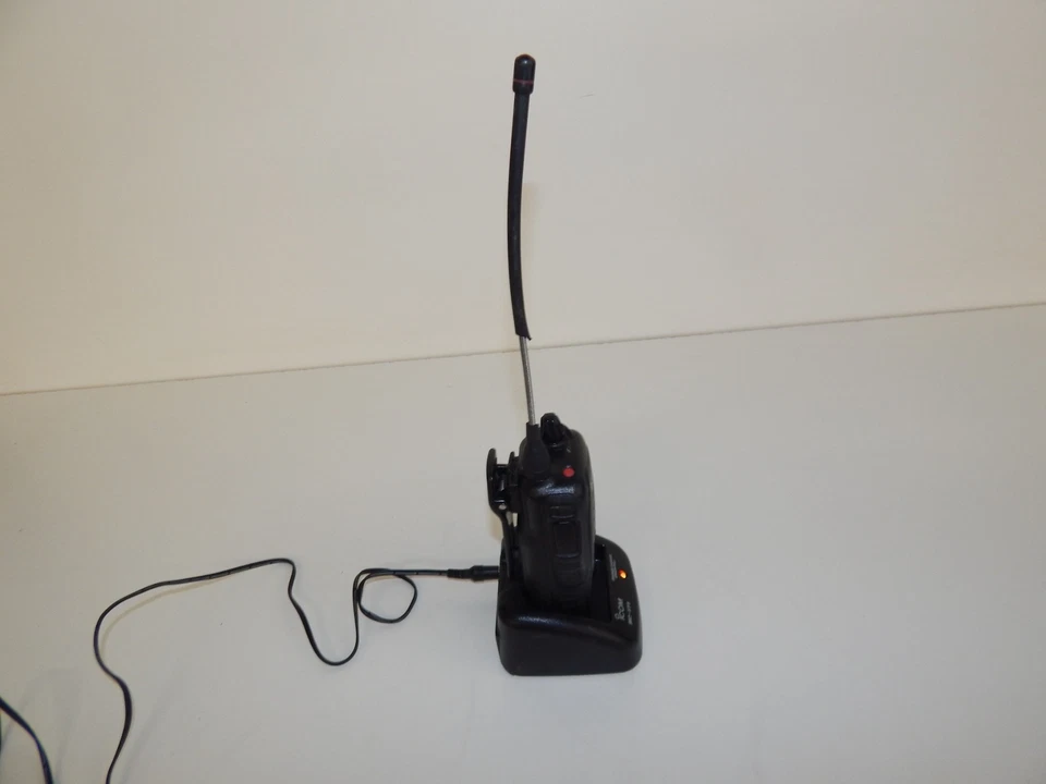 ICOM IC-F4021S Zwei-Wege-Funkgerät Mit BC-160 Ladegerät & Stromversorgung (XMU4) - Bild 3 von 4