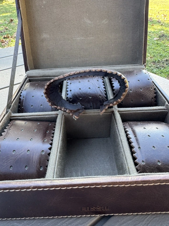 Caja de reloj para hombre Fossil de cuero marrón 6 ranuras - con puños de cuero originales Foto 3 de 4