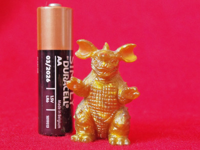 2000 VINTAGE GODZILLA GOLDEN Baragon YUTAKA SOLID PVC Mini Figure 1.5'' 4cm   UK