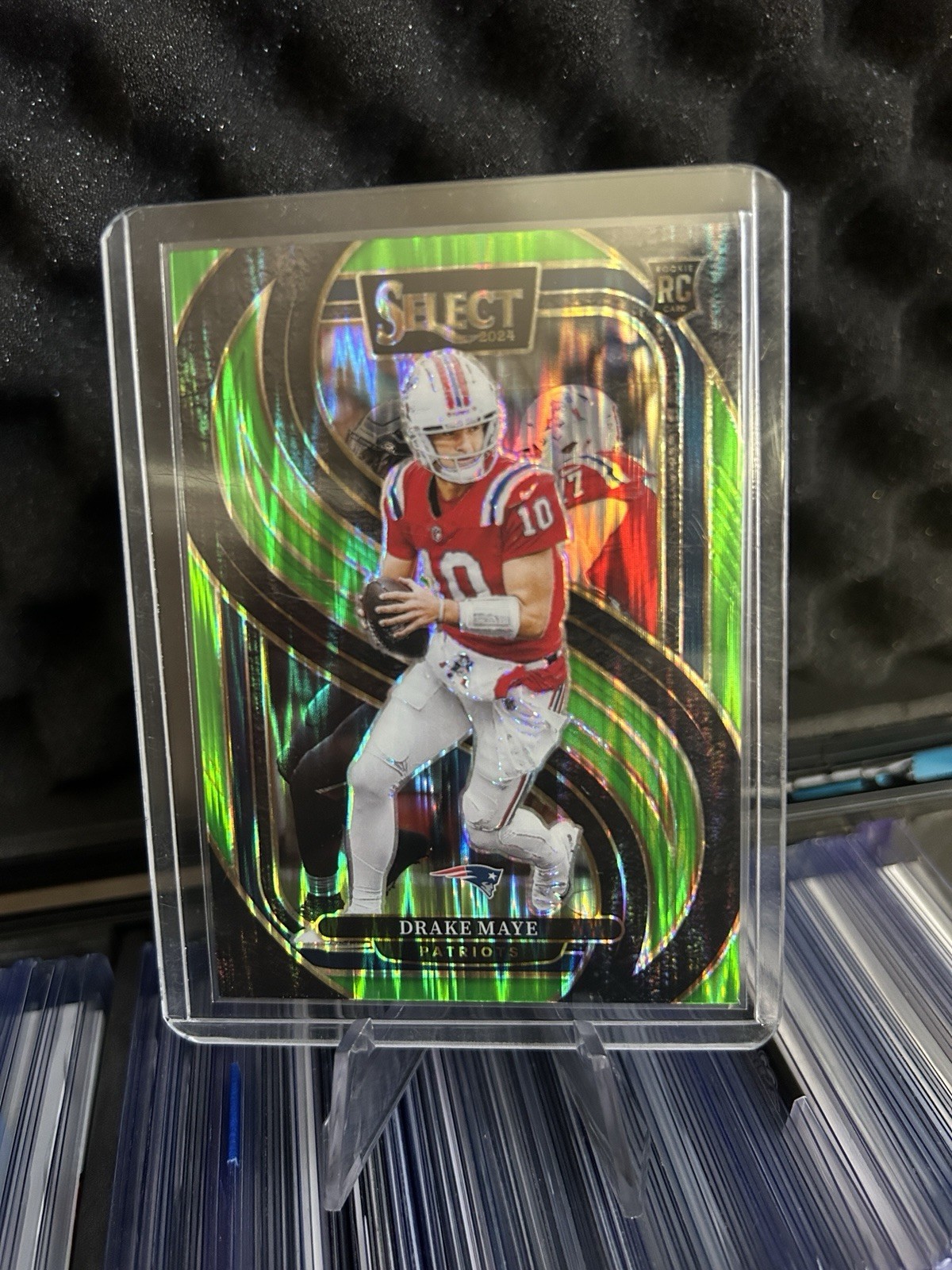 2024 Panini Select Premier Drake Maye #113 Neon Green Shock Prizm /499 (RC)