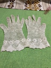 Antike Handschuhe mit geh&auml;kelter Spitze. Elfenbein. Klein