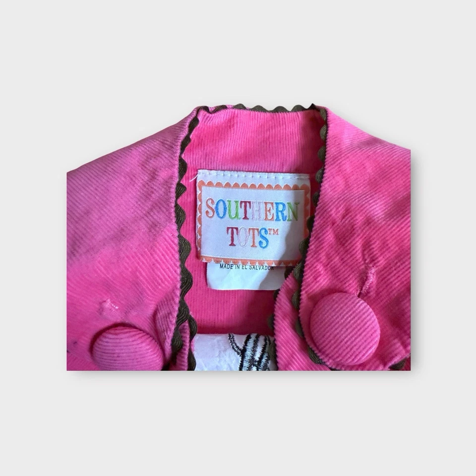 Vestido Delantal Pana Rosa Borde Ric Rac “E” Monograma Southern Tots Foto 4 de 4