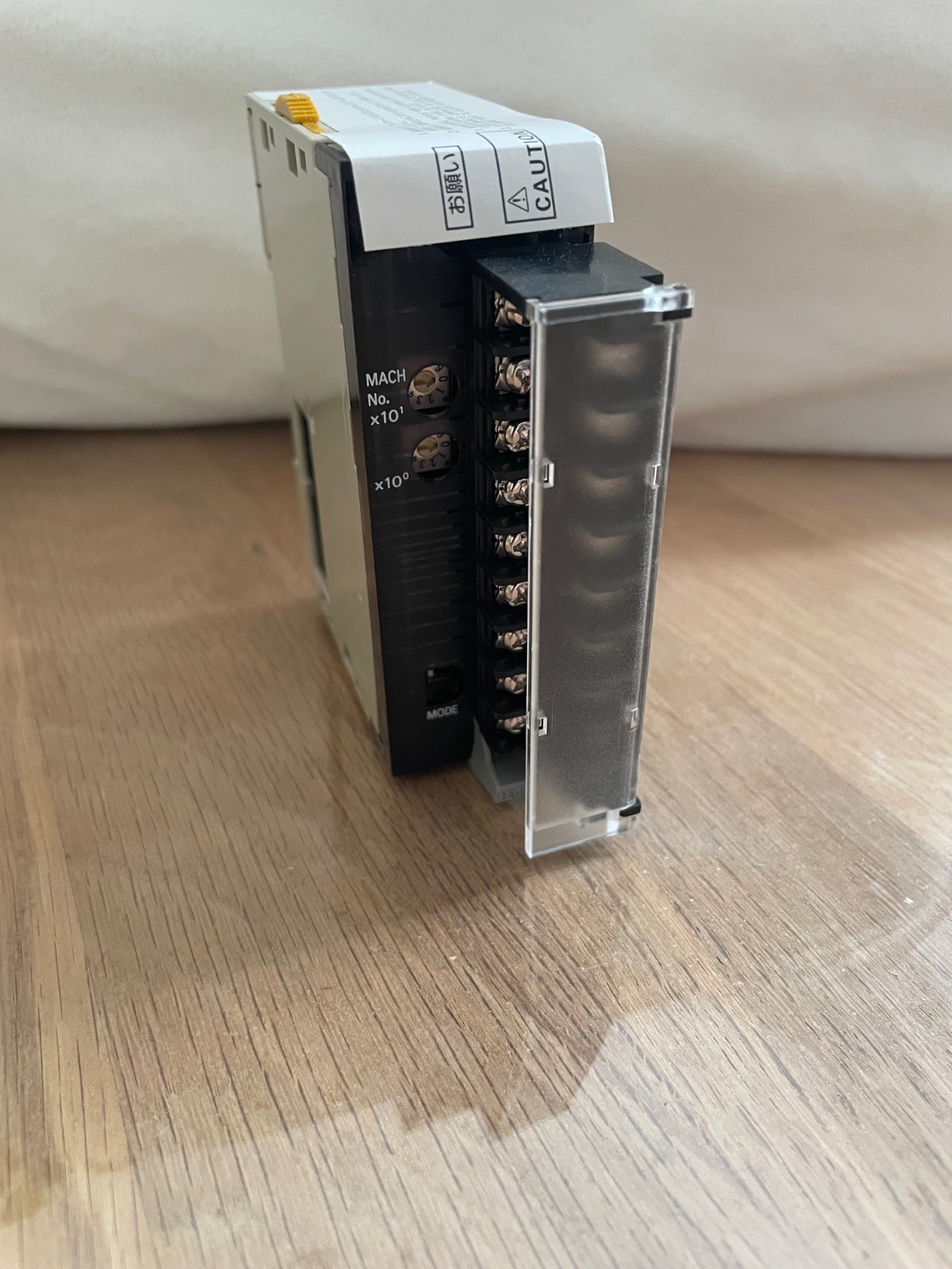 Reguler les variations de tension avec le module OMRON CJ1W-DA021