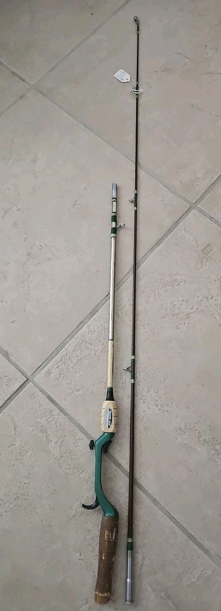 Vintage South Bend Spin Cast Master Grip Casting 2 Piece Fishing