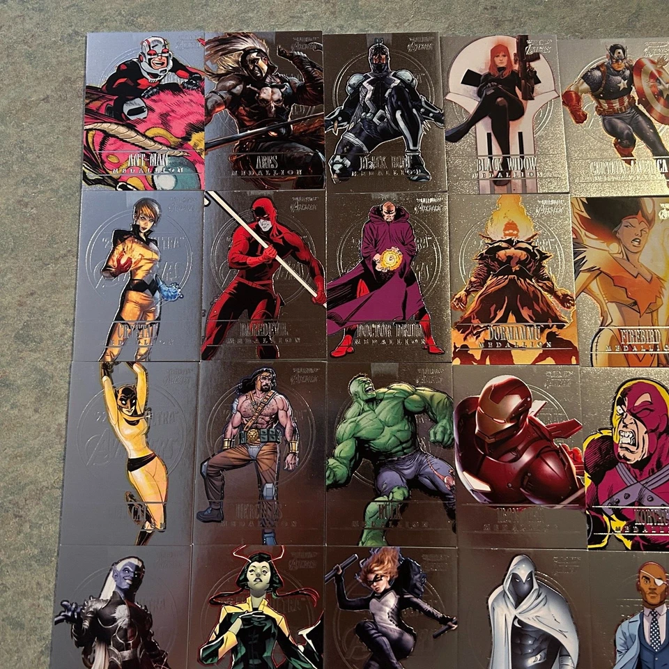 Juego parcial de 43 cartas Silver Medallion 2022 cubierta superior Marvel Fleer Ultra Avengers Foto 2 de 4