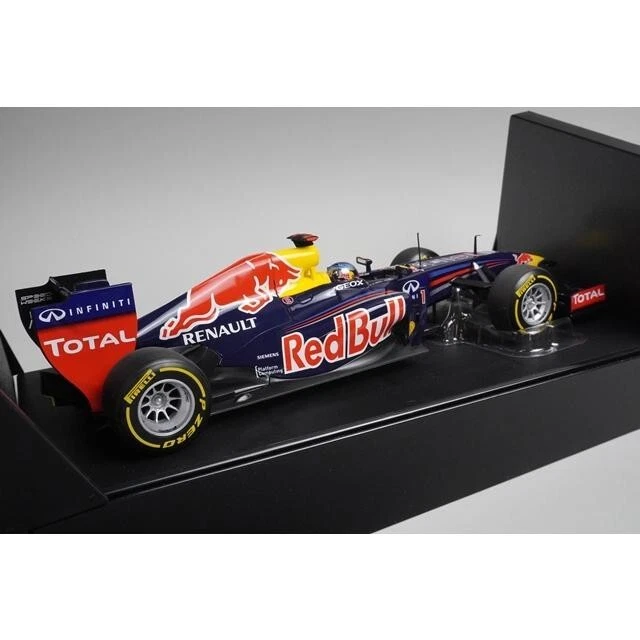 1:18 MINICHAMPS 113120171 Red Bull Racing Show Car 2012 #1 S.Vettel model car - Image 3 of 4
