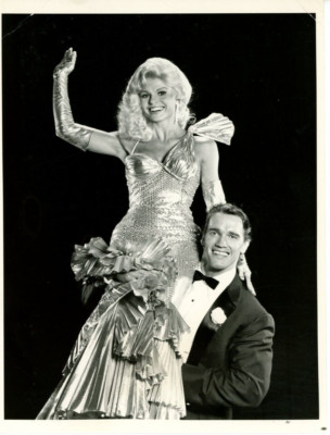 Original 9x7 Photo The Jayne Mansfield Story Loni Anderson Arnold Schwarzenegger