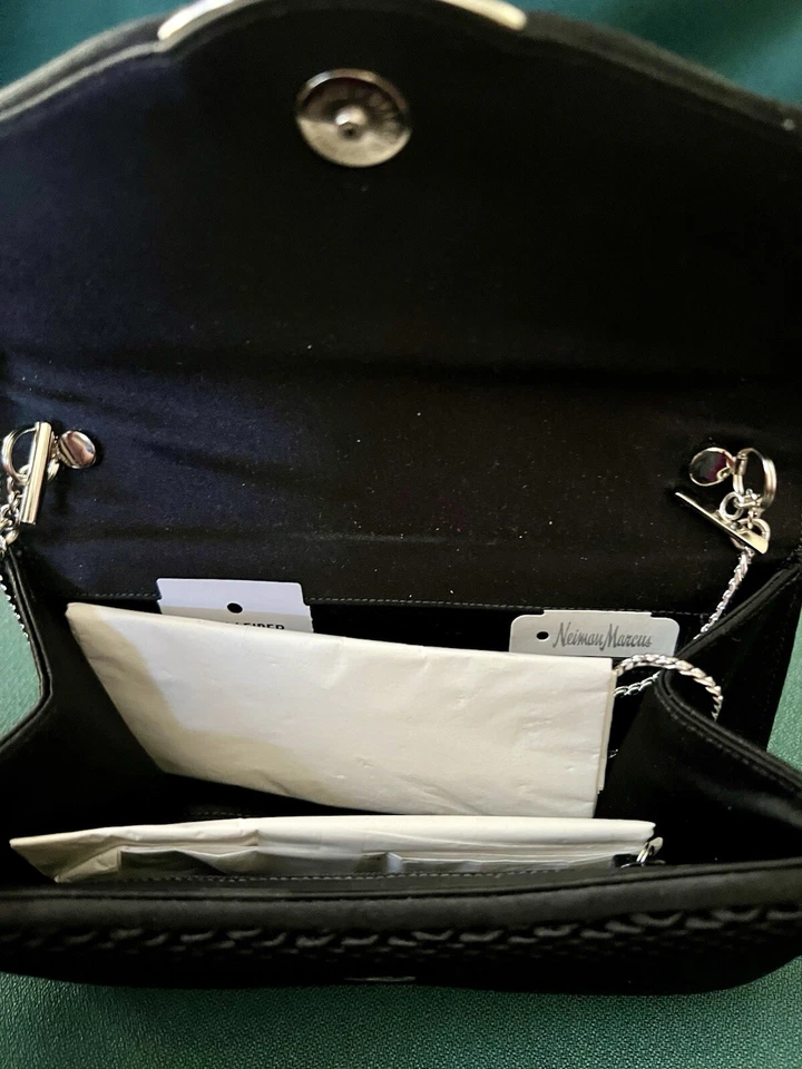 IMPRESIONANTE MONEDERO JUDITH LEIBER SEDA/SATÉN PLISADO MINAUDIÈRE CIERRE DE CRISTAL Foto 4 de 4