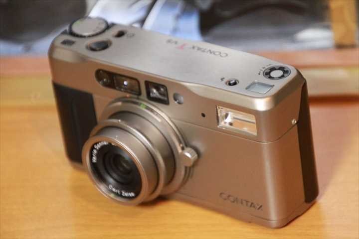 Appareil photo argentique compact 35 mm CONTAX TVS avec 28-56 mm
